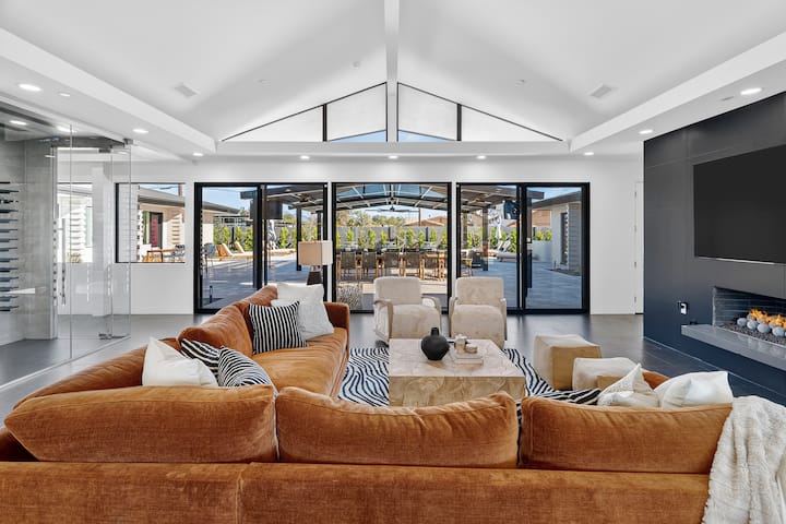 Modern 6,000sqft Resort — photo 3