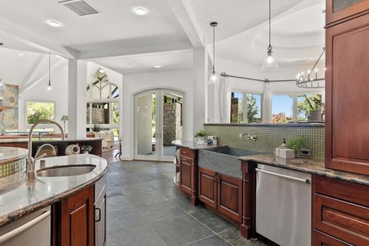 Luxury Castle Retreat — photo 3