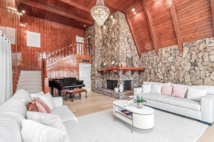 13-Acre Waterfront Estate — photo 4